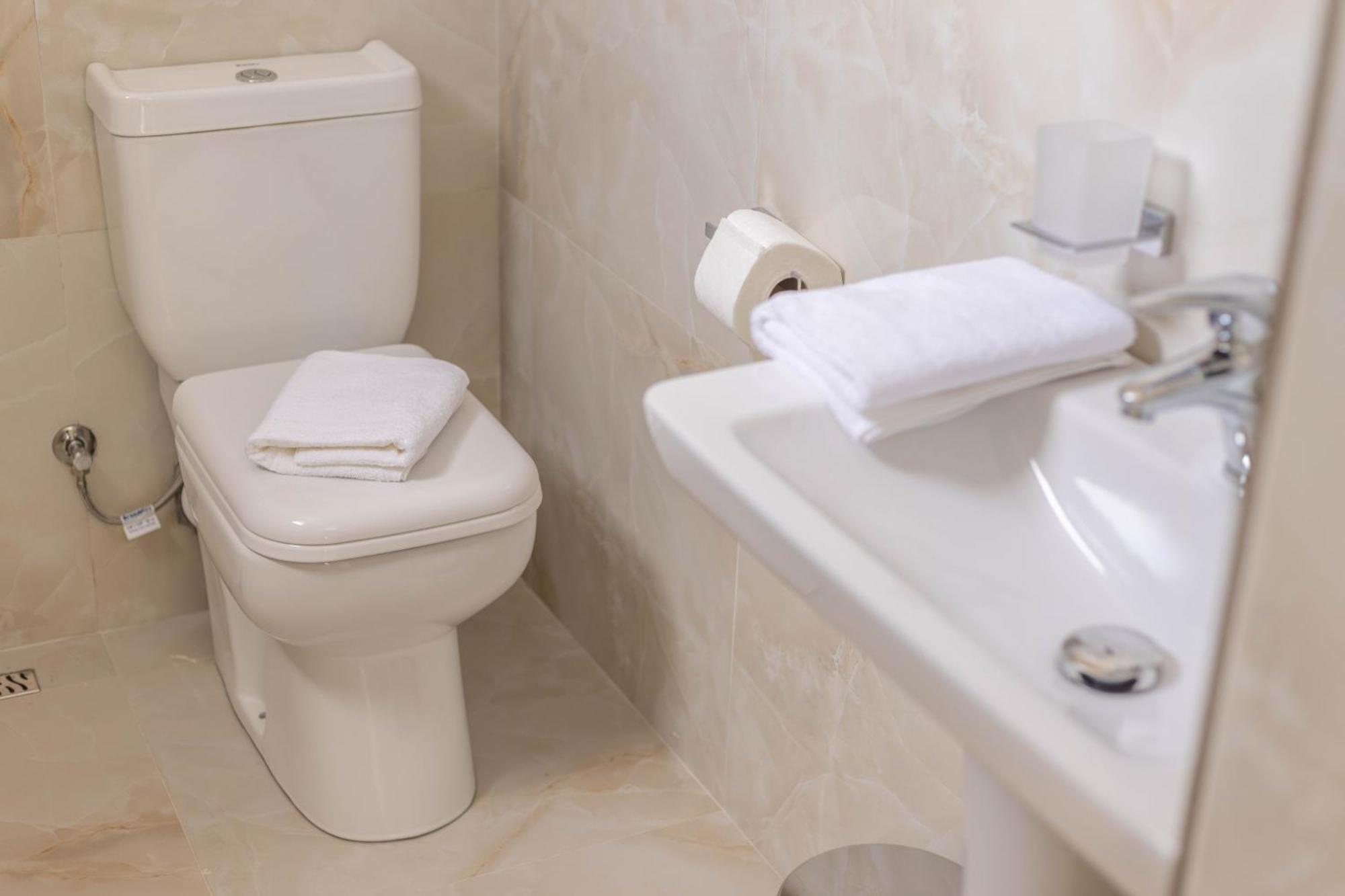 Hotel Vila Max Дуррес Екстер'єр фото
