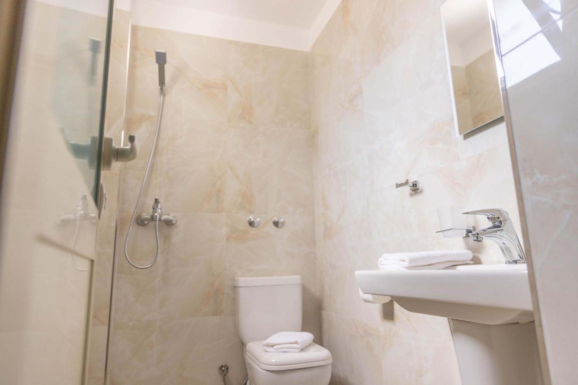 Hotel Vila Max Дуррес Екстер'єр фото