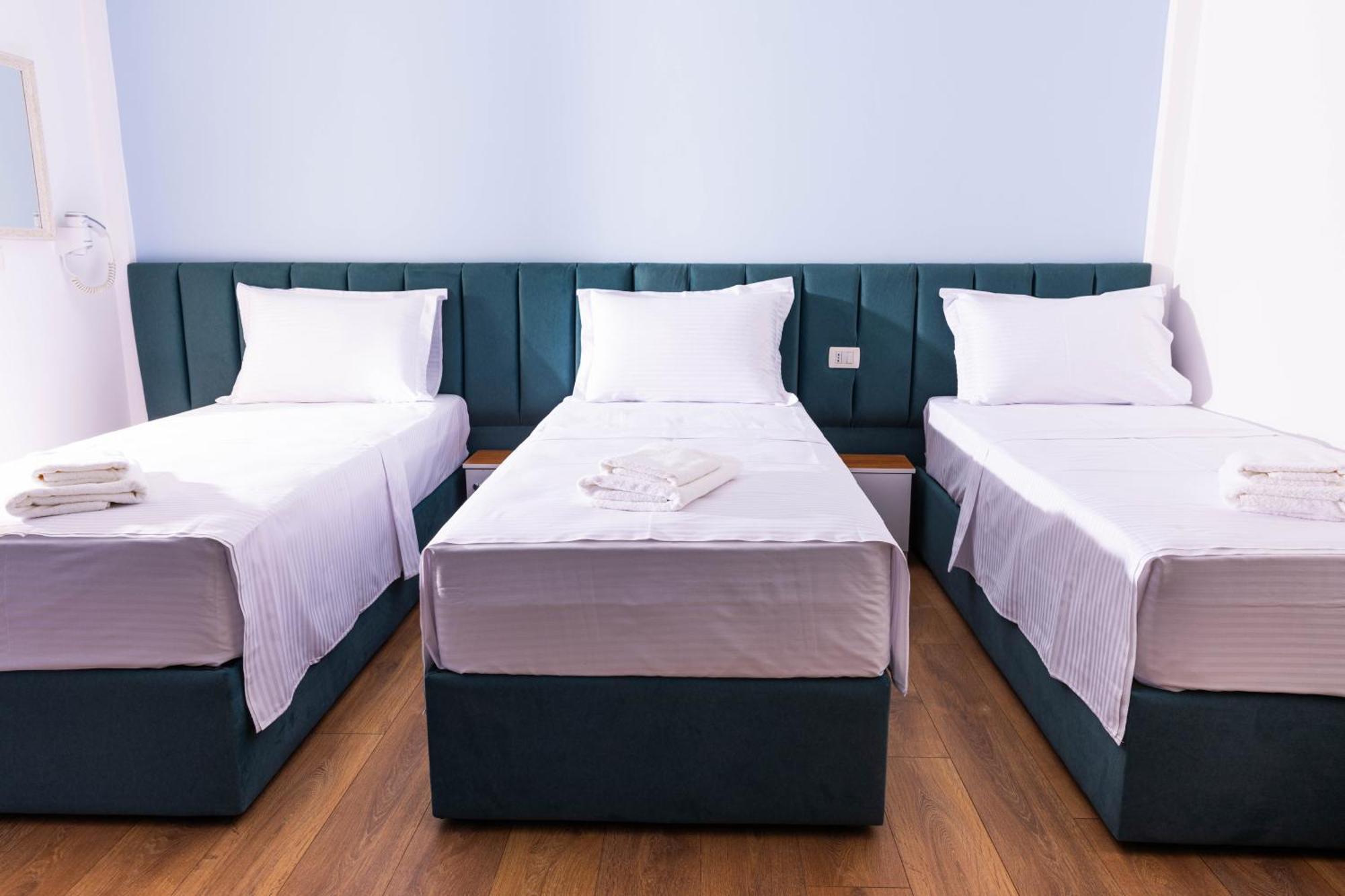 Hotel Vila Max Дуррес Екстер'єр фото