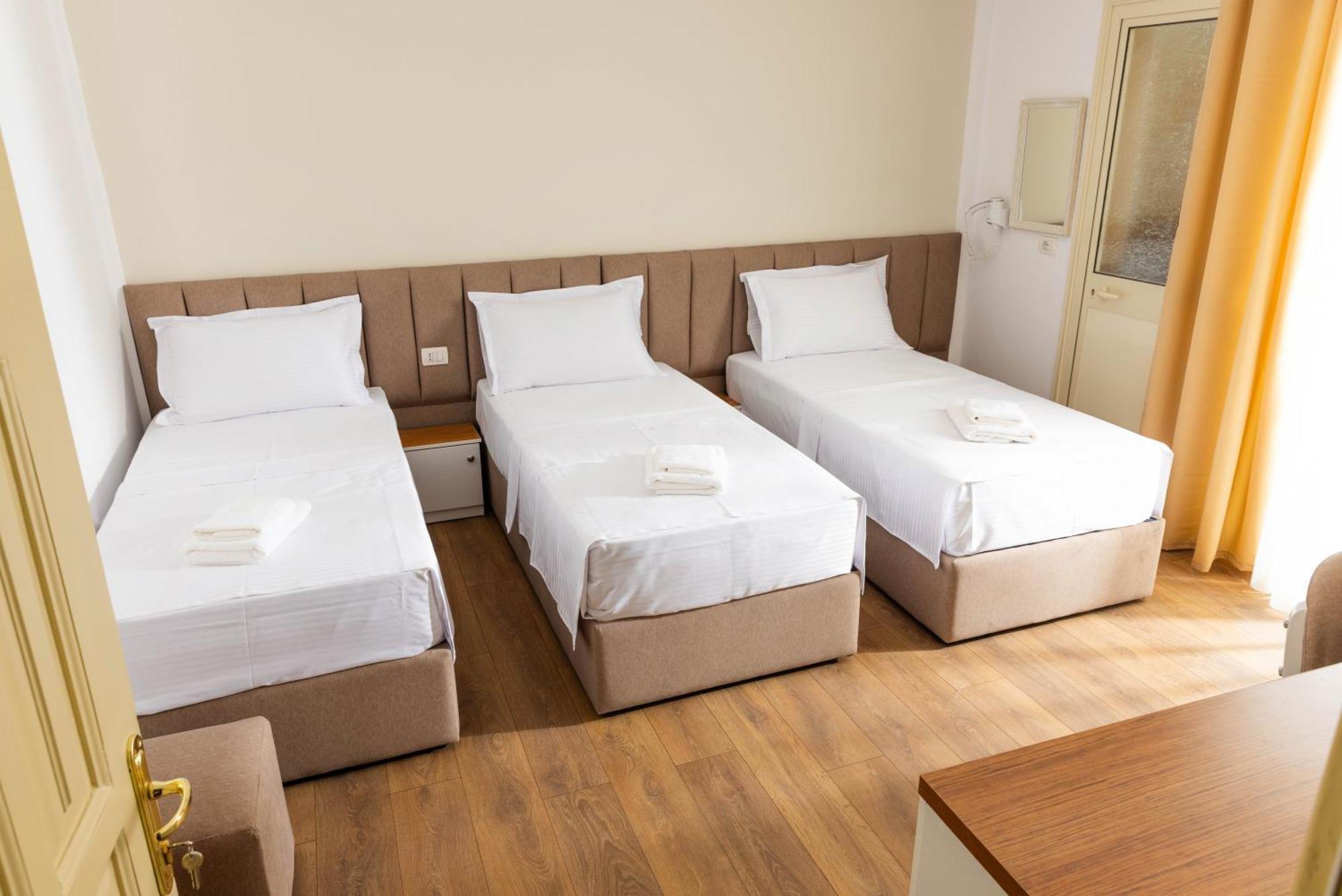 Hotel Vila Max Дуррес Екстер'єр фото
