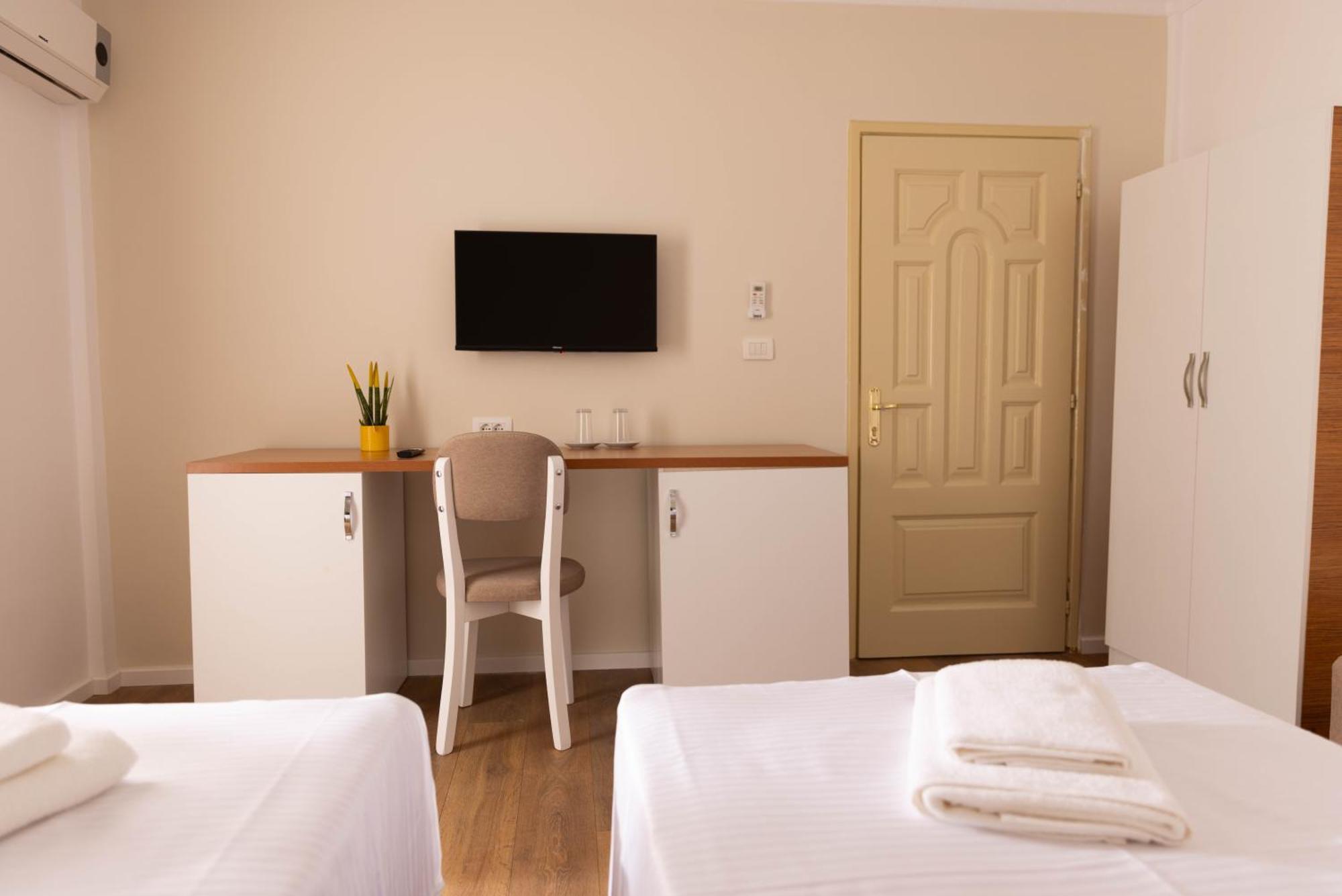 Hotel Vila Max Дуррес Екстер'єр фото
