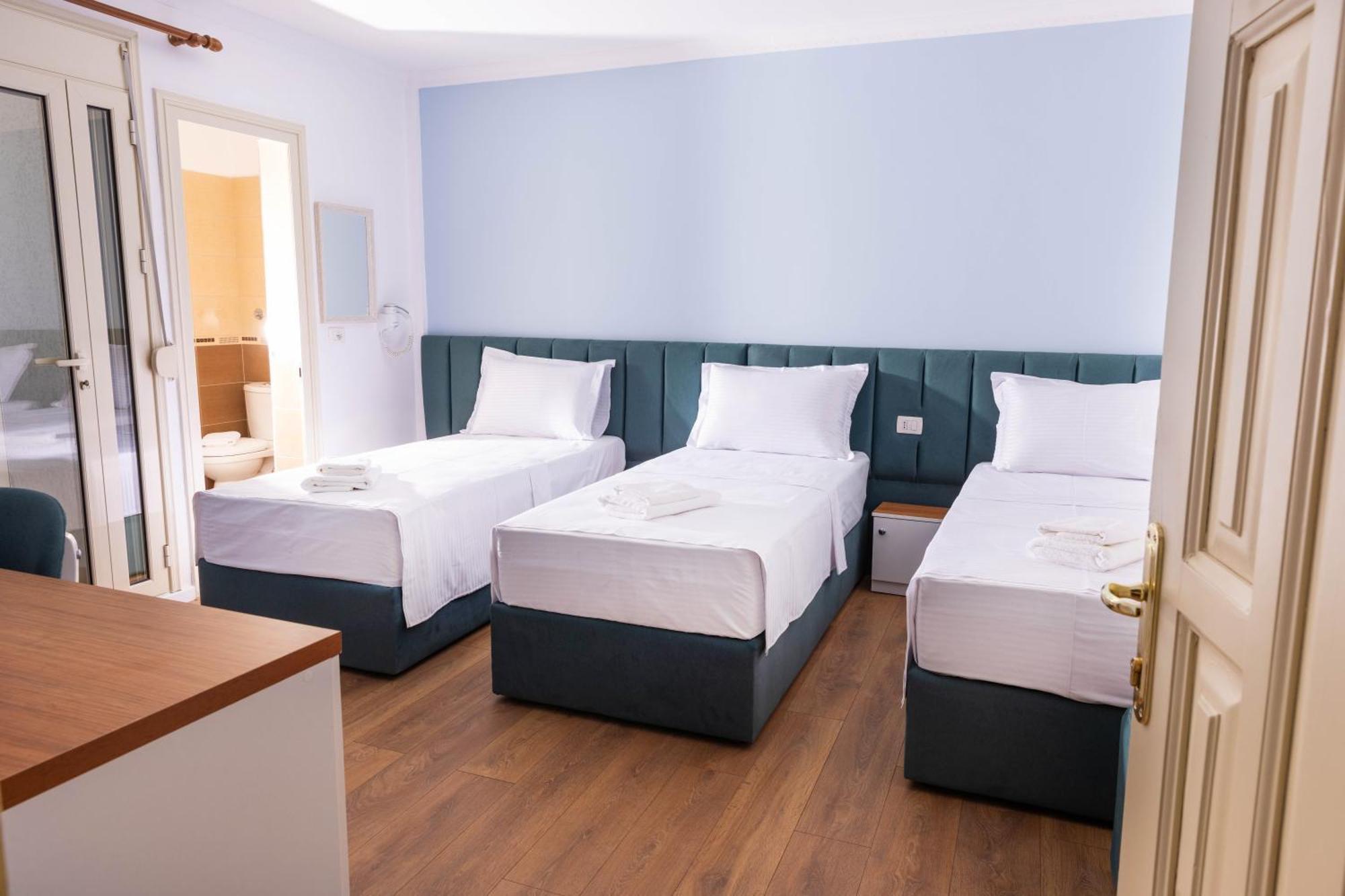 Hotel Vila Max Дуррес Екстер'єр фото