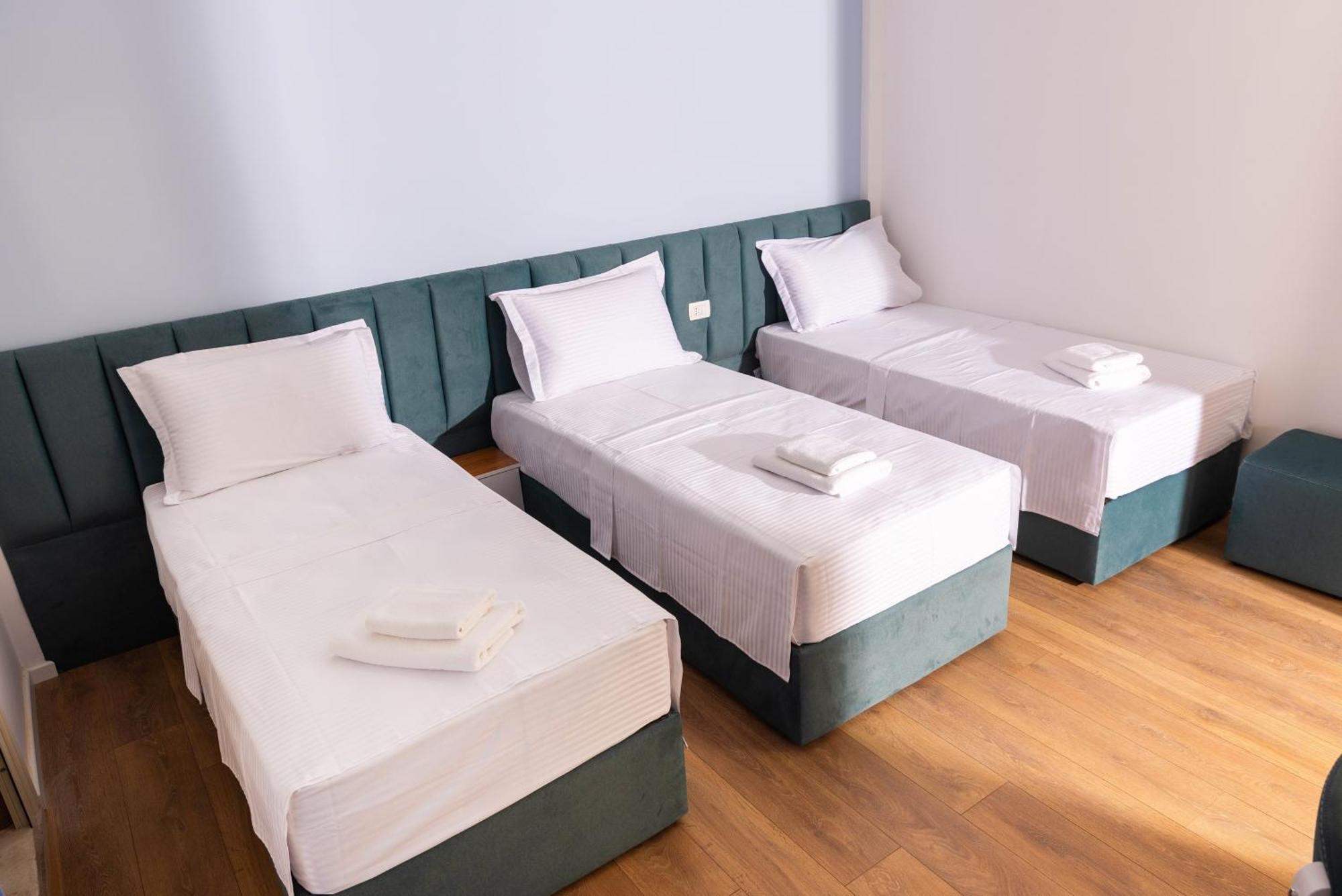 Hotel Vila Max Дуррес Екстер'єр фото
