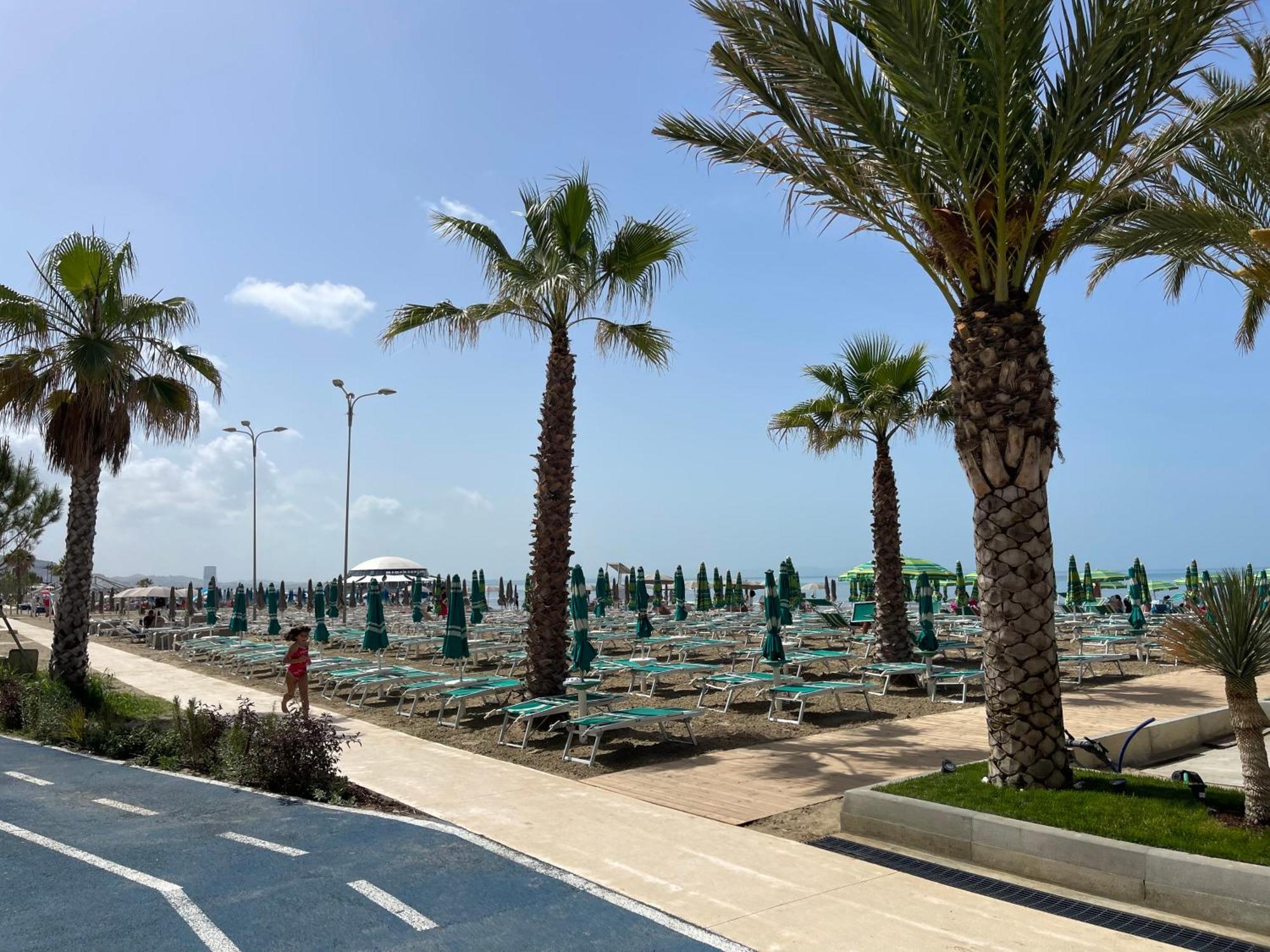 Hotel Vila Max Дуррес Екстер'єр фото